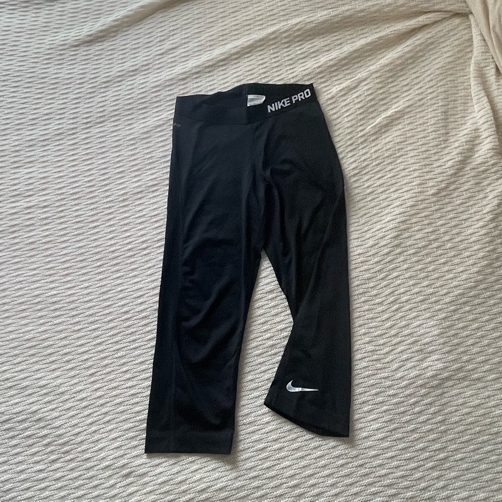 Nike Pro black cropped leggings